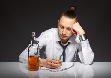 Кодирование на дому при длительном запое: риски и первые шаги