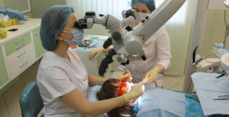 Лечение зубов под микроскопом — современная стоматология