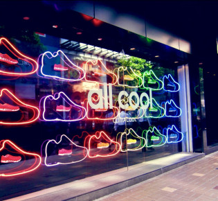 Световые вывески из гибкого неона — тренды для кафе, баров и ТРЦ