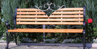 Садовые скамейки: виды и какую выбрать?