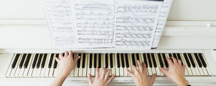 Уроки игры на фортепиано: как обучиться игре на этом инструменте