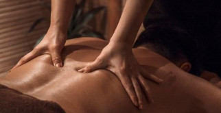 Куда пойти на эротический массаж: в салон или к частному мастеру?