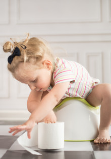 Как приучить малыша к горшку: когда начинать и как успешно завершить процесс