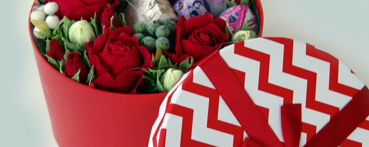 Подарите оригинальный подарок – цветы в коробке