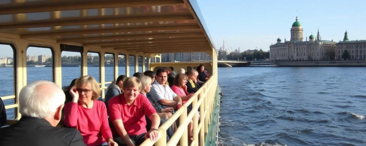 Куда спешат Метеоры: направления скоростных Метеоров по Неве и что это значит для города