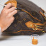 Как отремонтировать кожаную сумку?