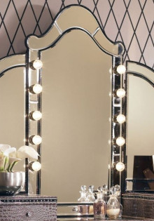 Как подобрать зеркало для макияжа?