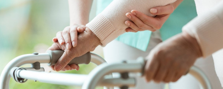 Реабилитация после перелома бедра у пожилых: особенности