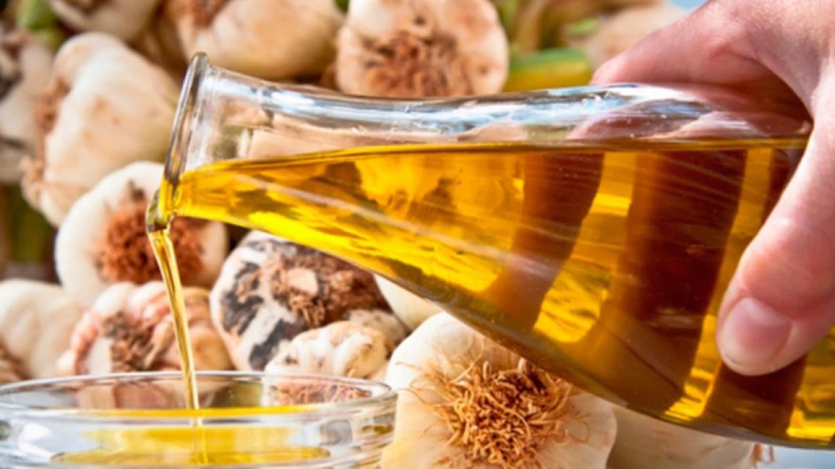 Чесночное масло: свойства и применение, польза и вред масла, рецепт приготовления